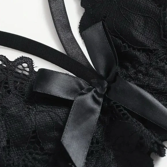 Elegant Black Lace Lingerie Set - Picture 3 of 3